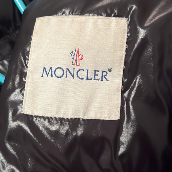 COPY - Genuine Moncler puffer coat with shoulder pads, super stylish in black, … - Picture 7 of 13